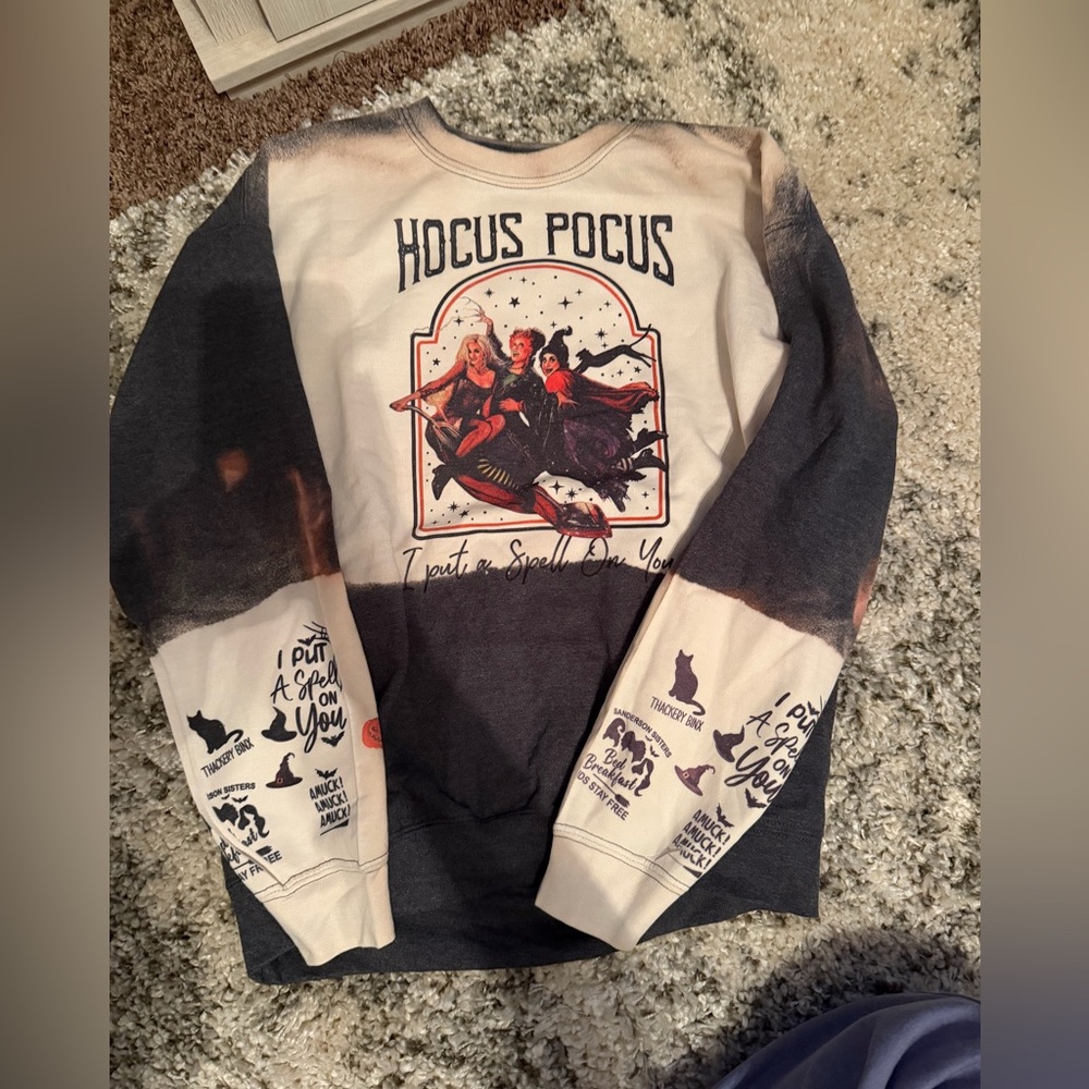Hocus Pocus sweater size M.